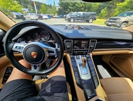 Porsche Panamera 4